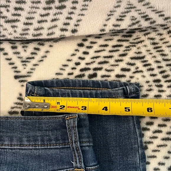 GAP High-Rise Button-Fly Jeans in Medium Blue Wash - Picture 4 of 8